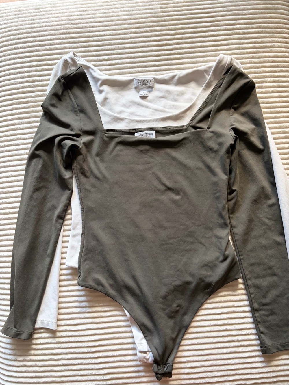 Aritzia Contour Long-Sleeve Bodysuit Bundle Size Medium